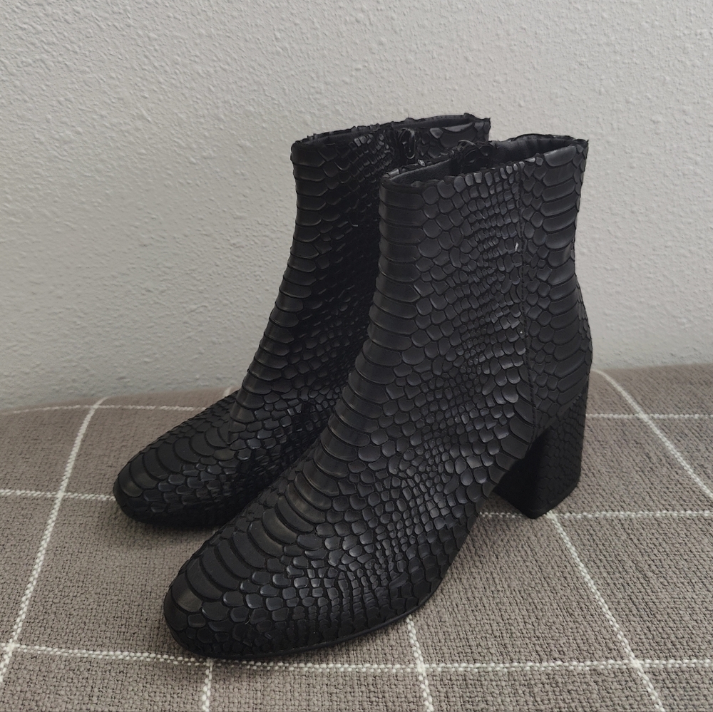 Steve Madden Gibbs Booties - Picture 7 of 11